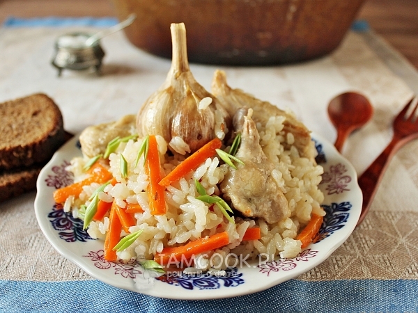 Плов с курицей в утятнице на плите, рецепт с фото