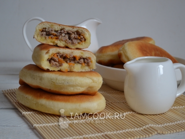 Жареные пирожки с мясом (на сковороде), рецепт с фото