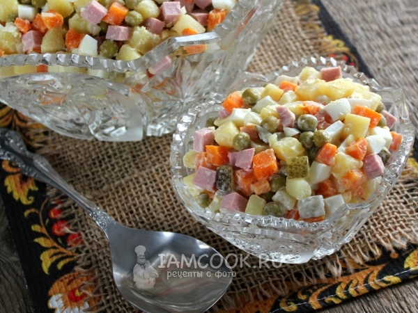 Салат «Зимний» с колбасой (классический рецепт), рецепт с фото