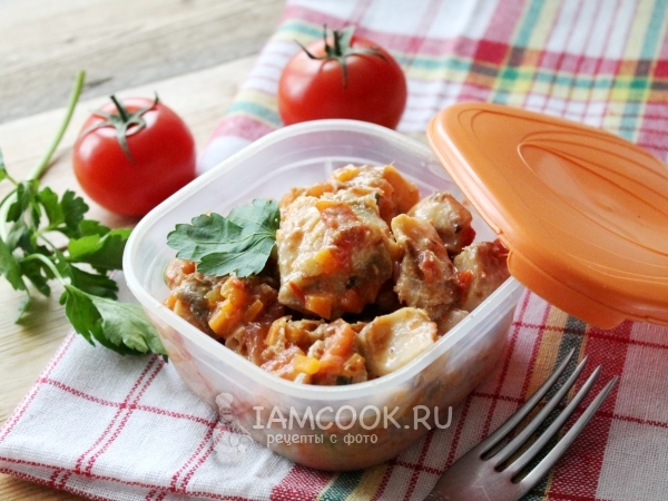 Морской окунь в томатно-сметанном соусе, рецепт с фото