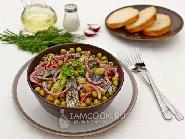 Салат из селедки с горошком, рецепт с фото