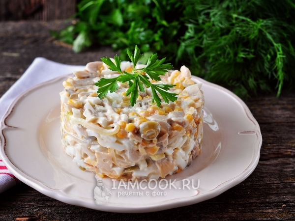 Салат с консервированными шампиньонами и кукурузой, рецепт с фото