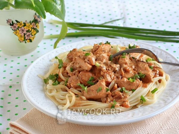 Спагетти с курицей в сметанном соусе, рецепт с фото