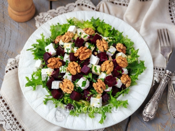 Салат из запеченной свеклы, рецепт с фото