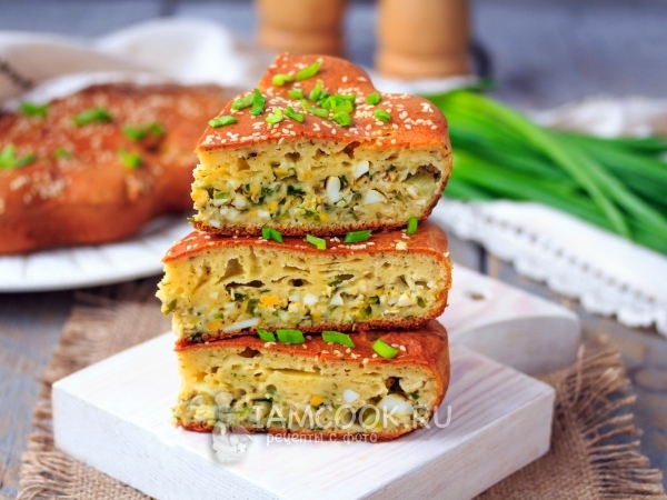 Пирог из жидкого теста с зеленым луком и яйцом, рецепт с фото