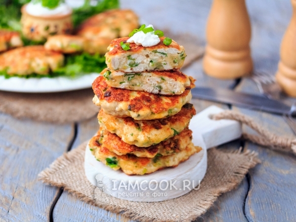 Куриные оладьи с сыром и зеленью, рецепт с фото