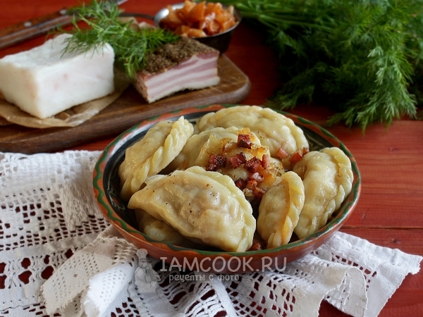 Вареники с квашеной капустой и салом, рецепт с фото