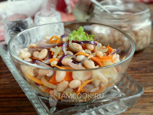 Салат с консервированной фасолью, морковью и луком, рецепт с фото