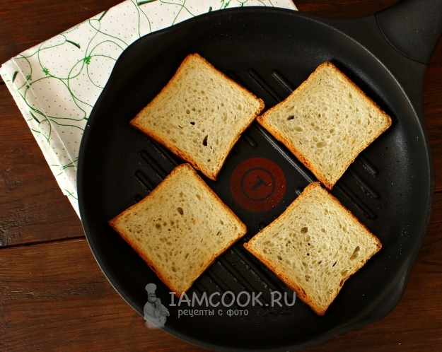 Обжарить хлеб