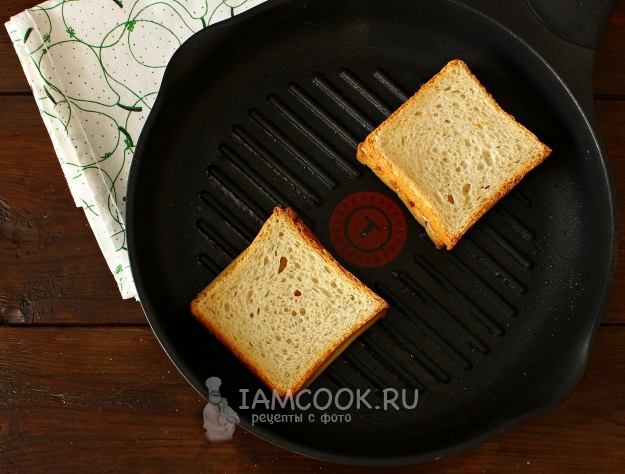 Обжарить тосты