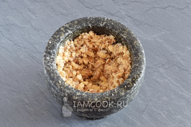 Измельчить орехи