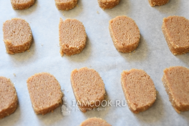 Выложить заготовки на пергамент