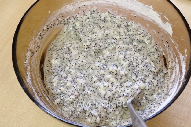 Влить масло