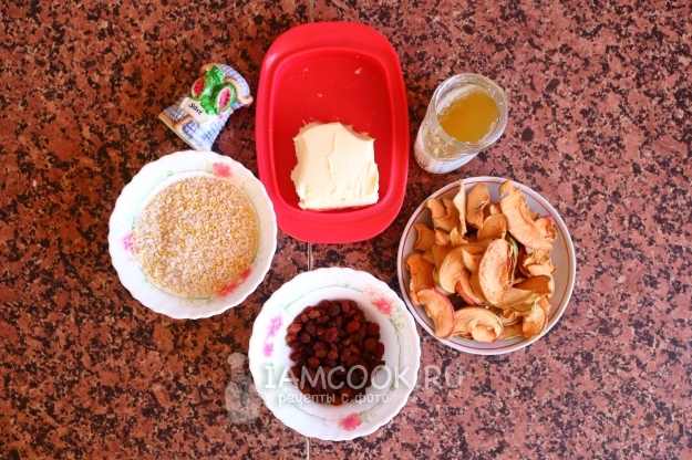 Ингредиенты для каши «Дружба» с сушеными яблоками и изюмом