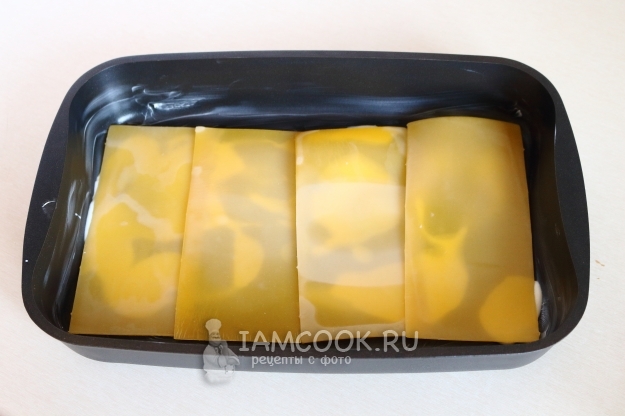 Положить листы лазаньи в форму