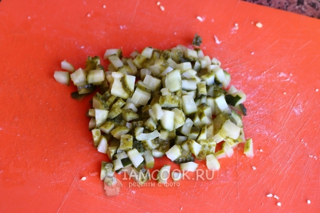 Порезать огурцы