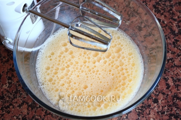 Взбить яйца миксером