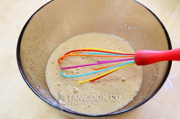 Взбить яйца с сахаром