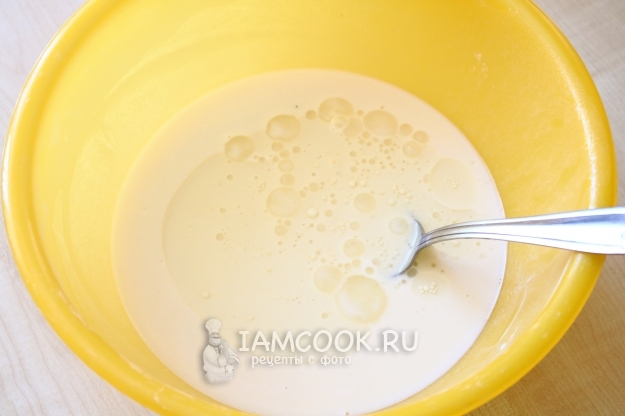 Влить масло