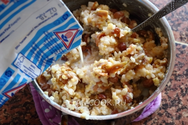 Влить молоко