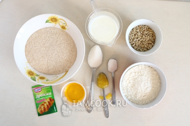 Ингредиенты для цельнозернового хлеба в мультиварке