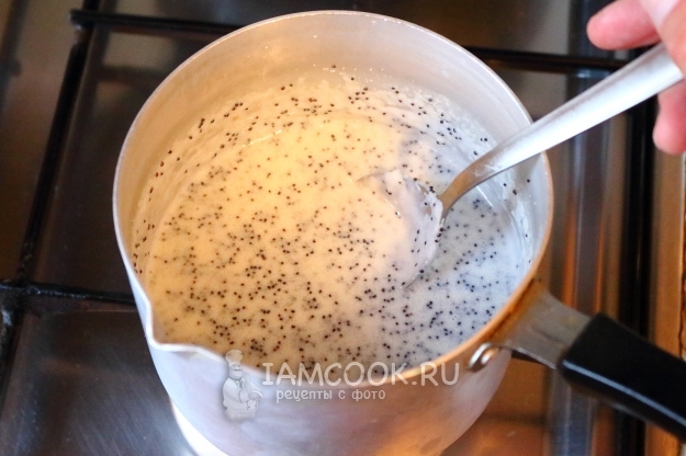 Проварить молоко с маком