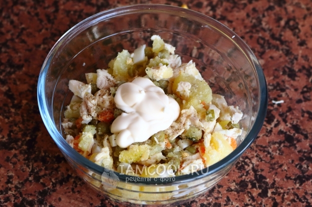 Положить майонез