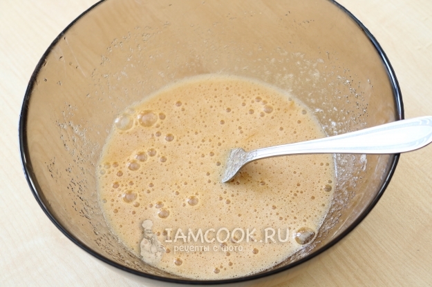 Взбить яйца с сахаром