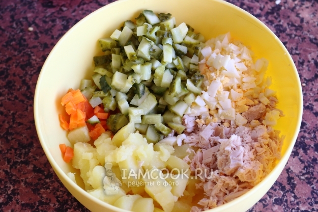 Соединить все в салатнике