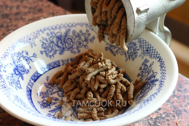 Перекрутить печень на мясорубке