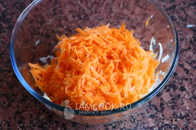 Потереть морковь
