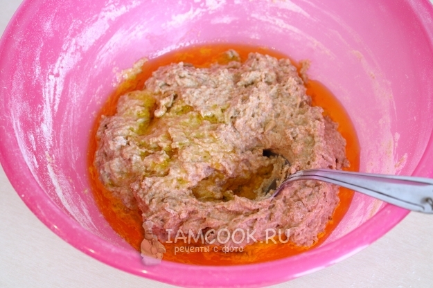 Влить масло