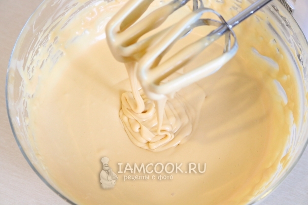 Взбить сгущенку с маслом