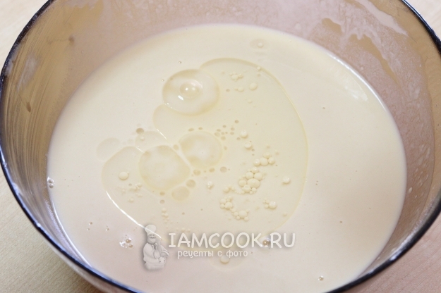 Влить масло