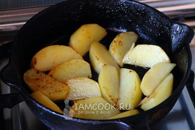 Обжарить картофель
