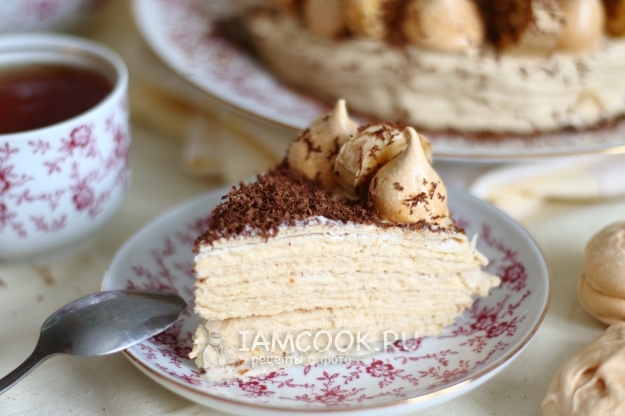 Готовый вафельный торт со сгущенкой и бананами