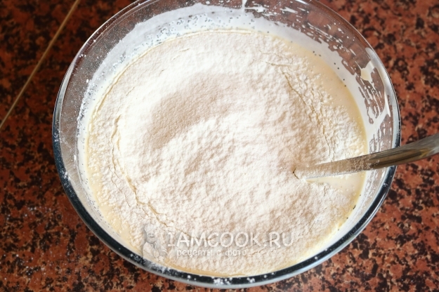 Всыпать муку