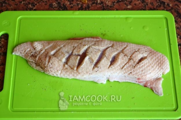 Сделать на коже надрезы