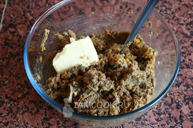 Положить масло