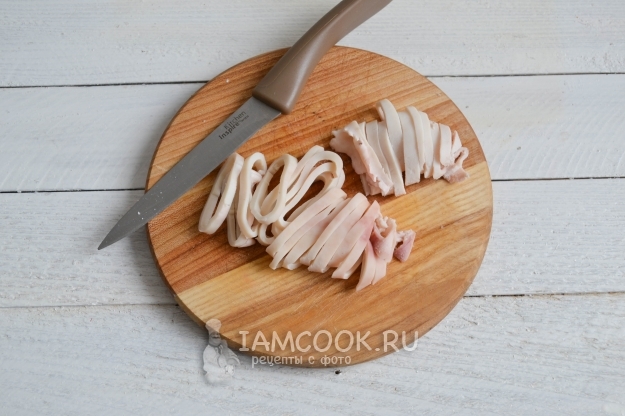 Порезать кальмаров