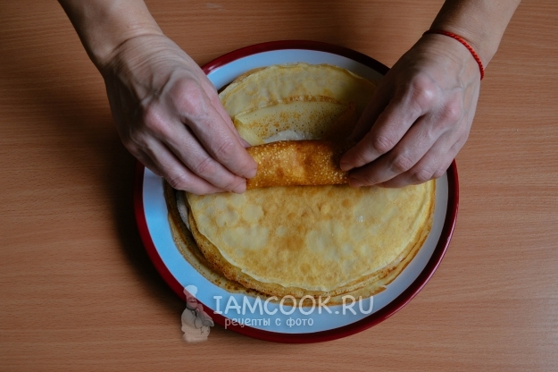 Скрутить блин в рулет