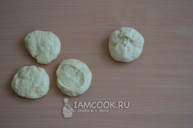 Защипать края теста