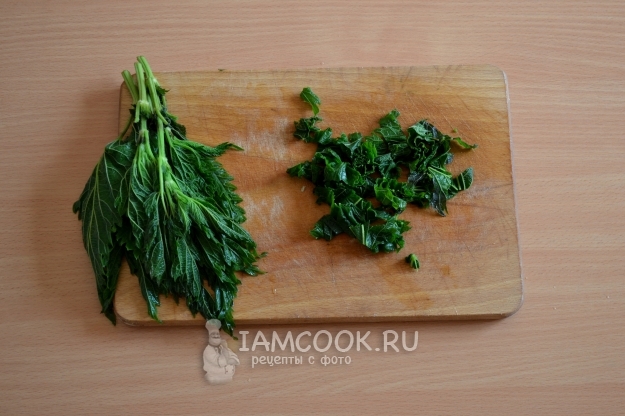 Нарезаем крапиву