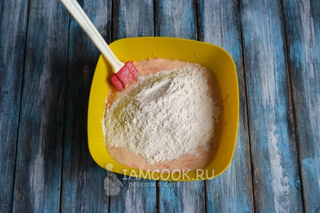 Всыпать муку