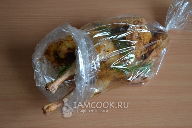 Положить индейку в рукав для запекания