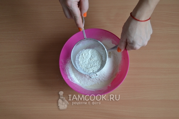 Просеять муку в тесто