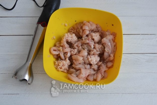 Измельчить мясо блендером