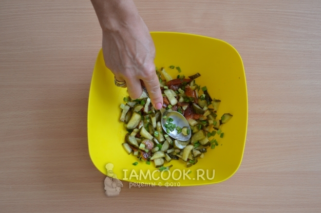 Примять овощи ложкой