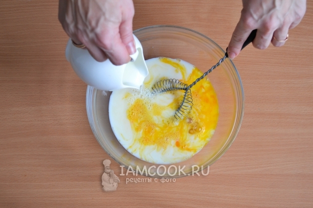 Влить молоко