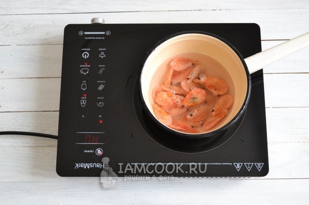 Сварить креветки